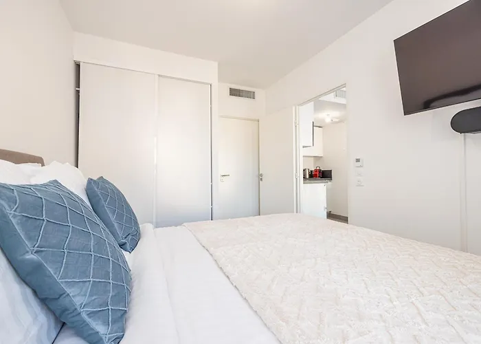 Le Cap Riviera مينتون